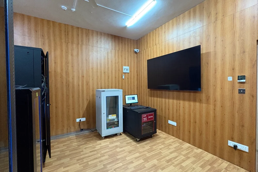 Server Room – image 3